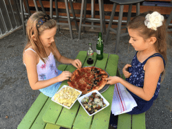 samma-lamma-and-maleah-eating